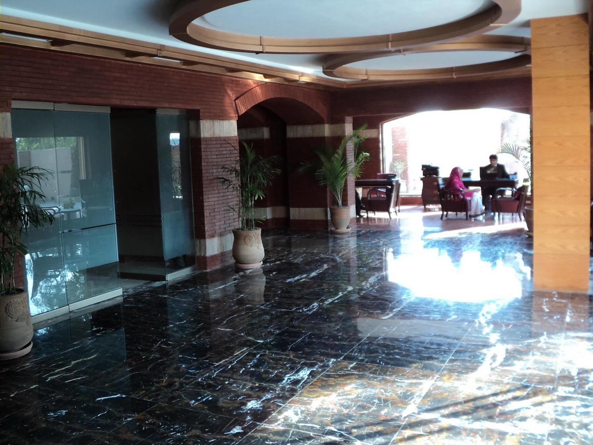 Hotel One Faisalabad Interior photo